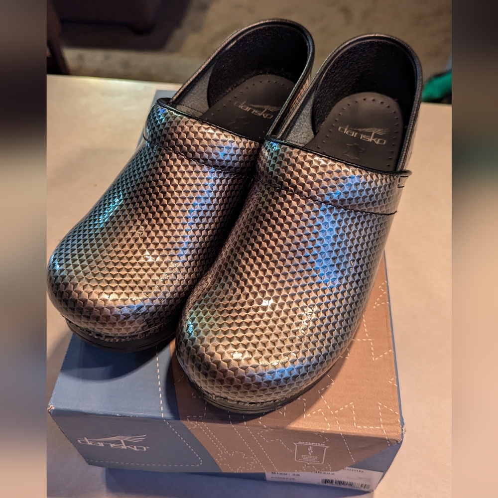 Dansko clogs Honeycomb sage size 38